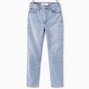 Abercrombie & Fitch Ultra High Rise Ankle Straight Jeans – Light Wash